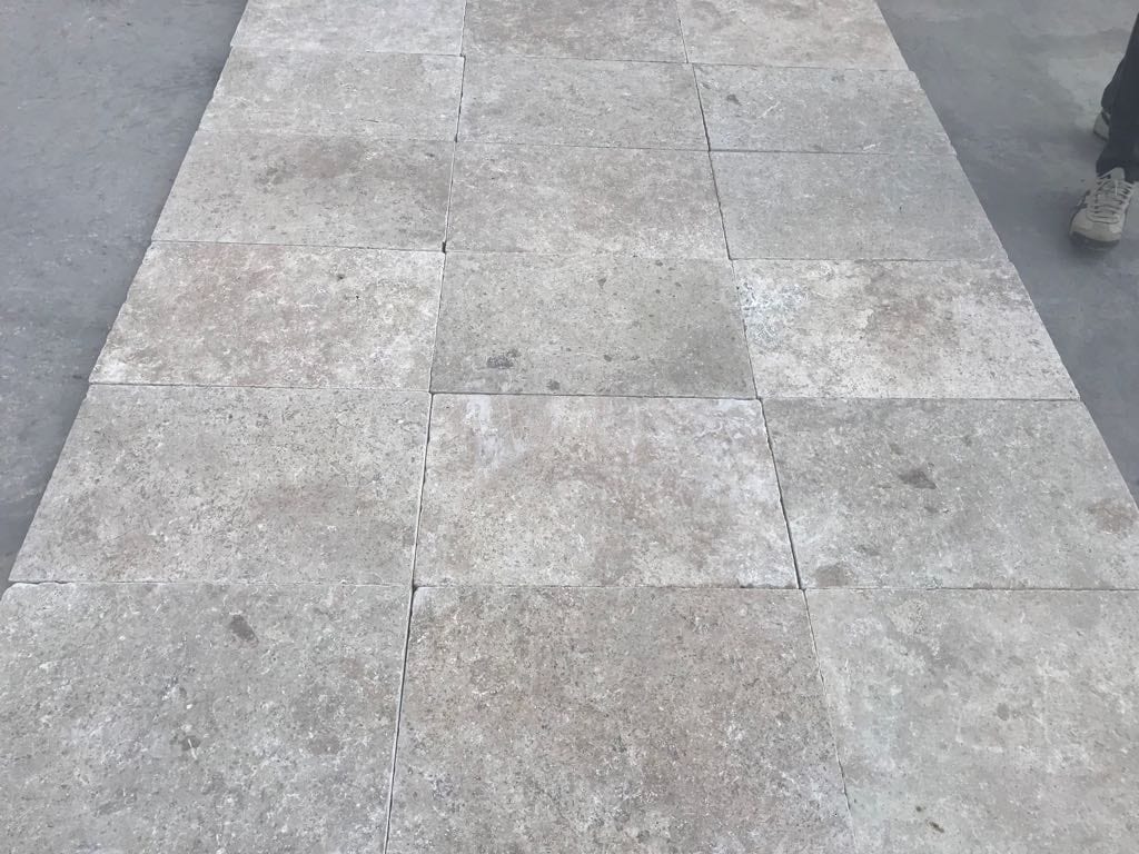 French pattern Autumn, 3 cm: mottled travertine tiles in beige, brown and grey in French pattern, tumbled