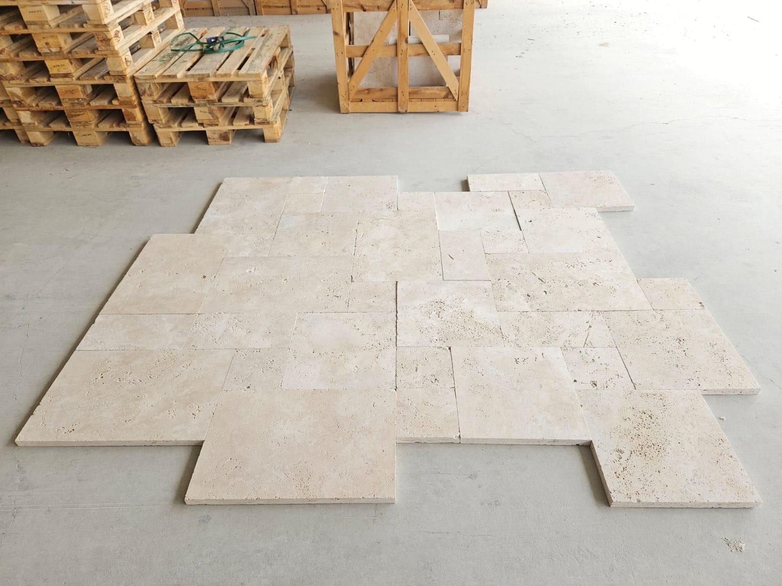 French pattern Ivory, 3 cm: ivory travertine tiles in French pattern, tumbled, from above