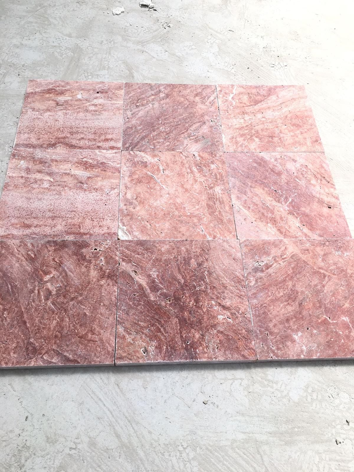 French pattern Rosso, 3 cm: close-up of red travertine with cream veins