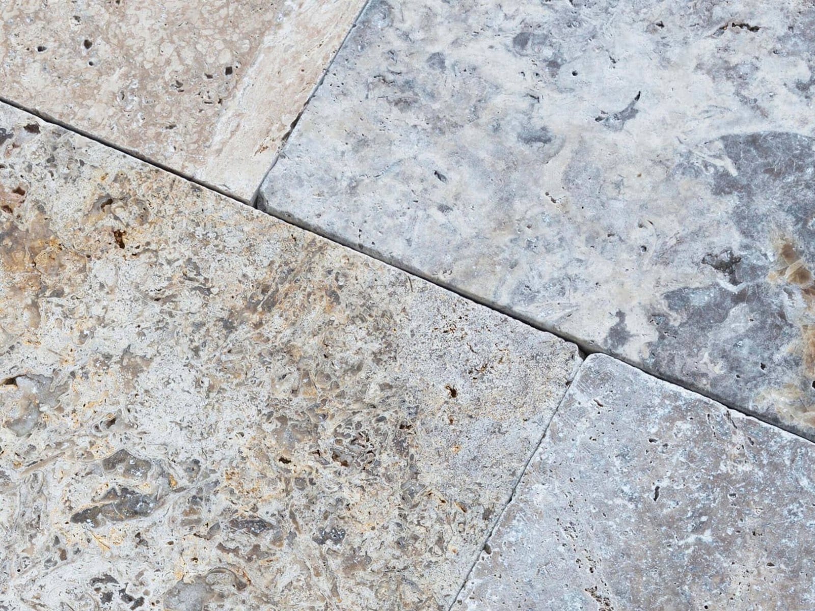 French pattern Silver, 3 cm: silver-grey travertine tiles in French pattern, tumbled