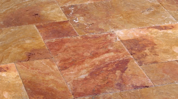 French pattern Sunset, 3 cm: close-up of the fiery figuring of Sunset travertine