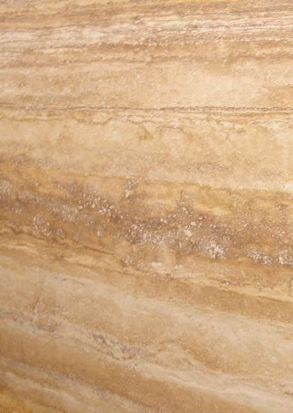 Gold vein-cut: goudkleurige travertin met rijke, rechte aders in geel en bruin, gepolijst, close-up