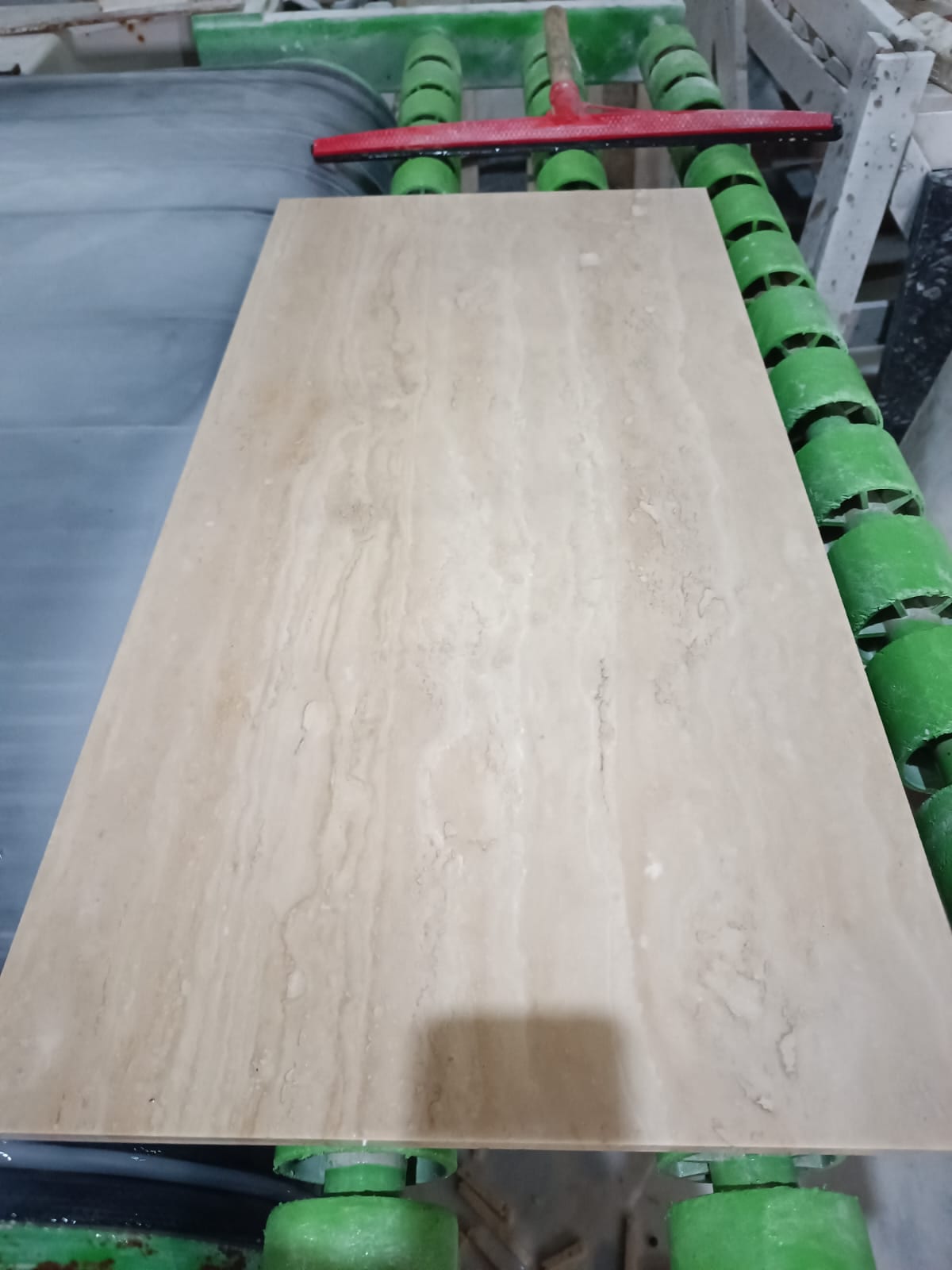 Light vein-cut: honed tile with fine straight veins, on a pallet