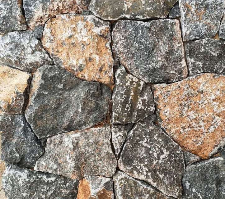 Rockface Black mix: polygonale stukken in zwart, grijs en roestbruin