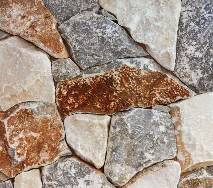 Rockface marmer mix: polygonale marmerstukken in wit, grijs en beige