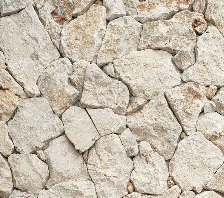 Rockface Rustic: polygonale goudbeige travertin stukken met rustiek breukvlak