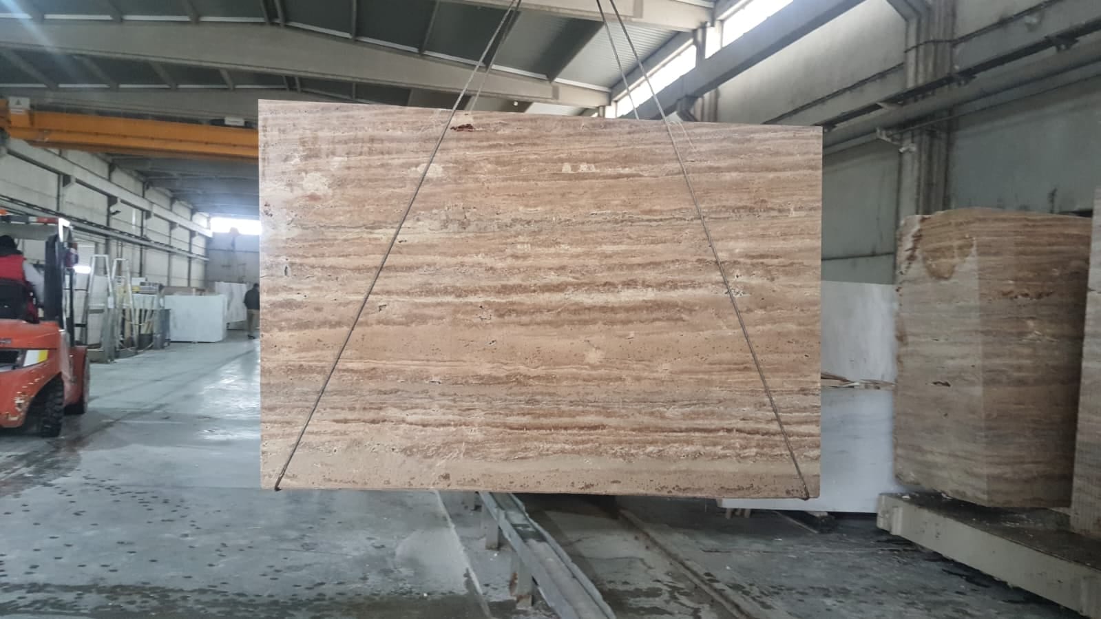 Slab Noce Light vein-cut: light brown vein-cut travertine slab with strong veins, honed unfilled
