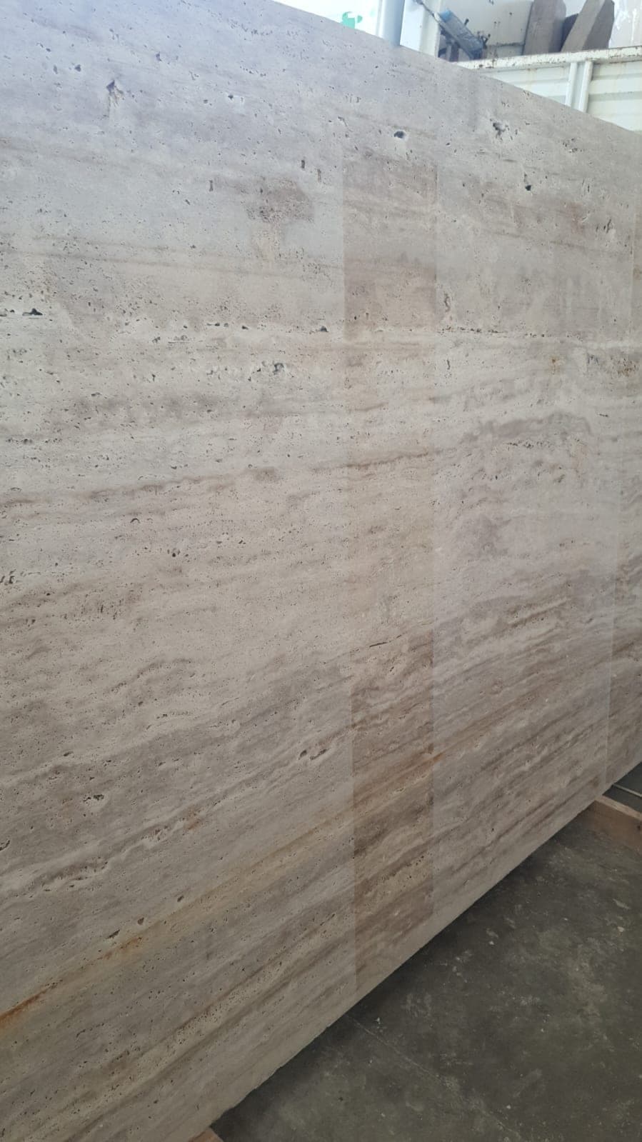 Slab Walnut vein-cut: walnootbruine vein-cut travertin slab, gepolijst
