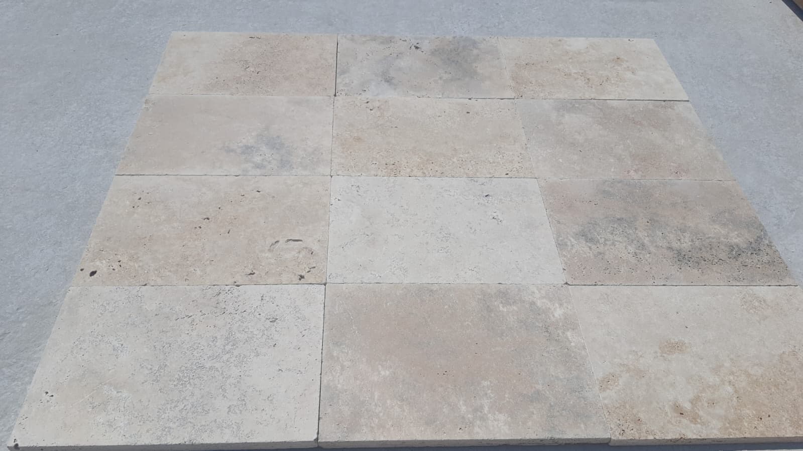 Terrastegel Country Classic 40 × 60 cm: close-up van de getrommelde structuur
