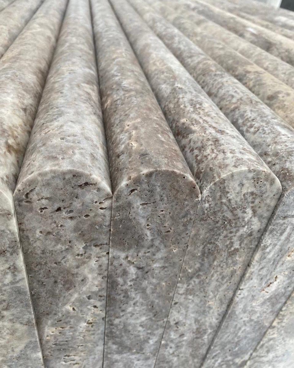 Zwembadrand Silver: close-up van de bullnose-kant van een Silver randstuk